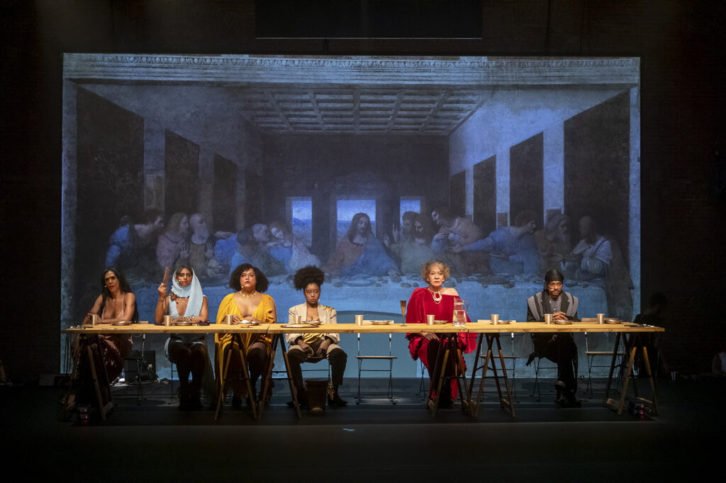 Comparativo entre o quadro original e as atrizes em cena