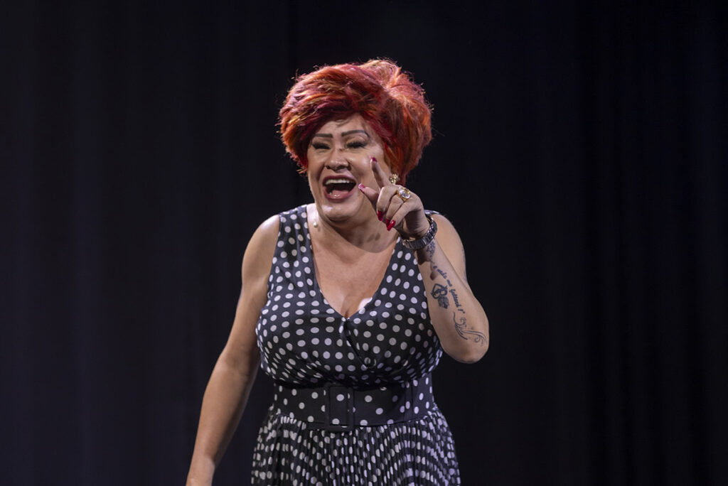 Nany People em cena da comédia Como Salvar Um Casamento no Teatro Multiplan, em São Paulo
