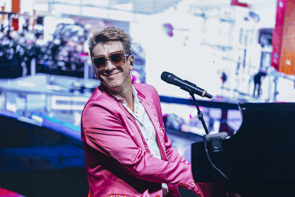 Missinho Carvalho em "Elton John Diamonds"