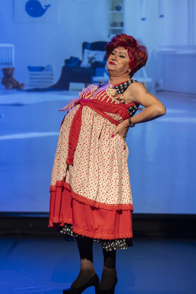 Nany People em cena da comédia Como Salvar Um Casamento no Teatro Multiplan, em São Paulo