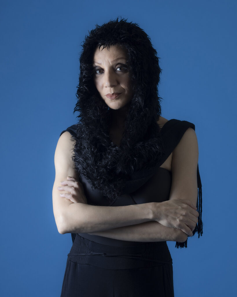 Luciana Carnieli em cena no espetáculo "Uma Rapsódia Para Sarah Bernhardt"