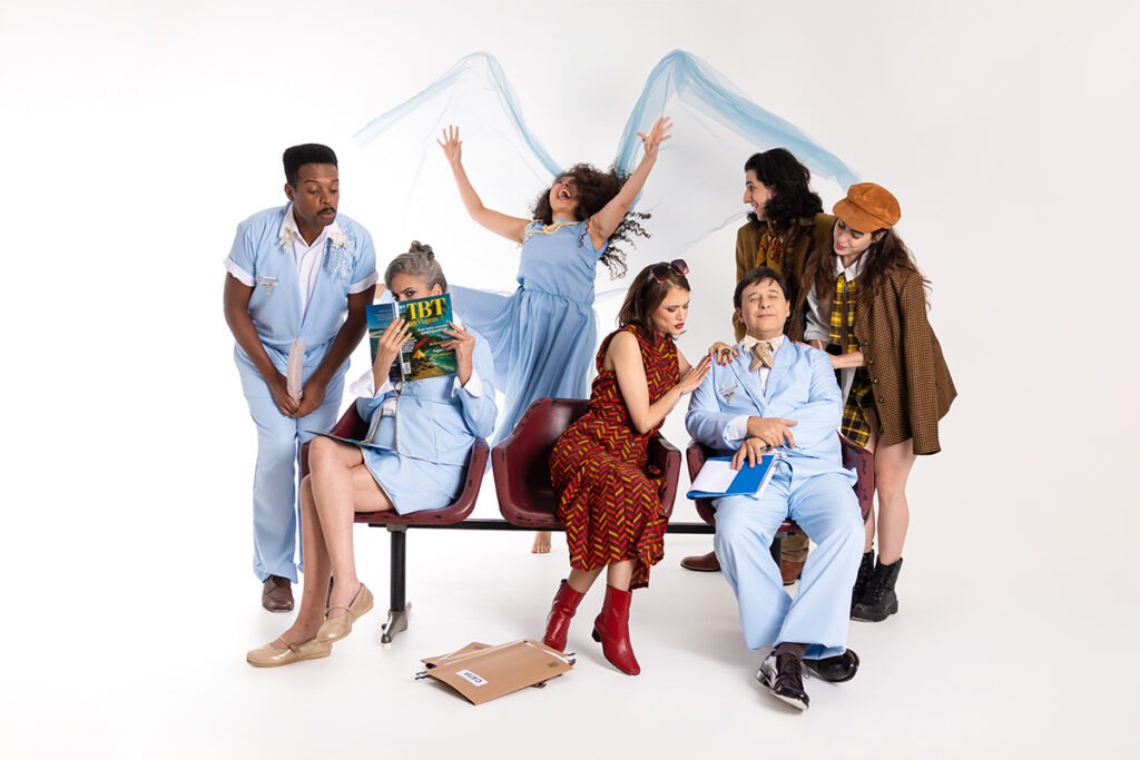 Elenco do espetáculo "Passar Bem!" em cena no Teatro Elis Regina, dirigido por Rafael Pucca