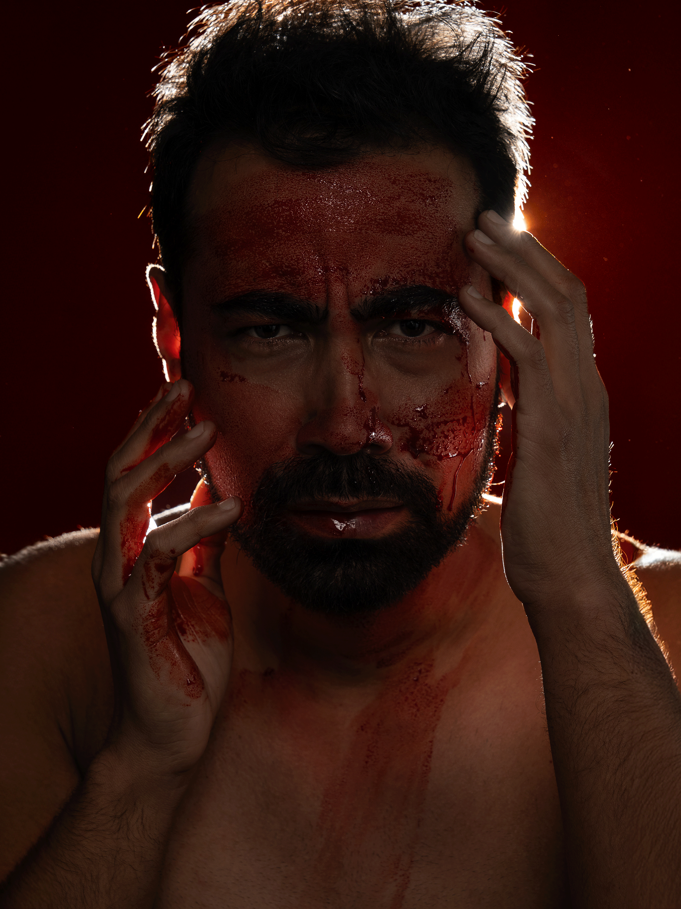 Ricardo Corrêa em Monstro, onde interpreta um professor de natação gay
